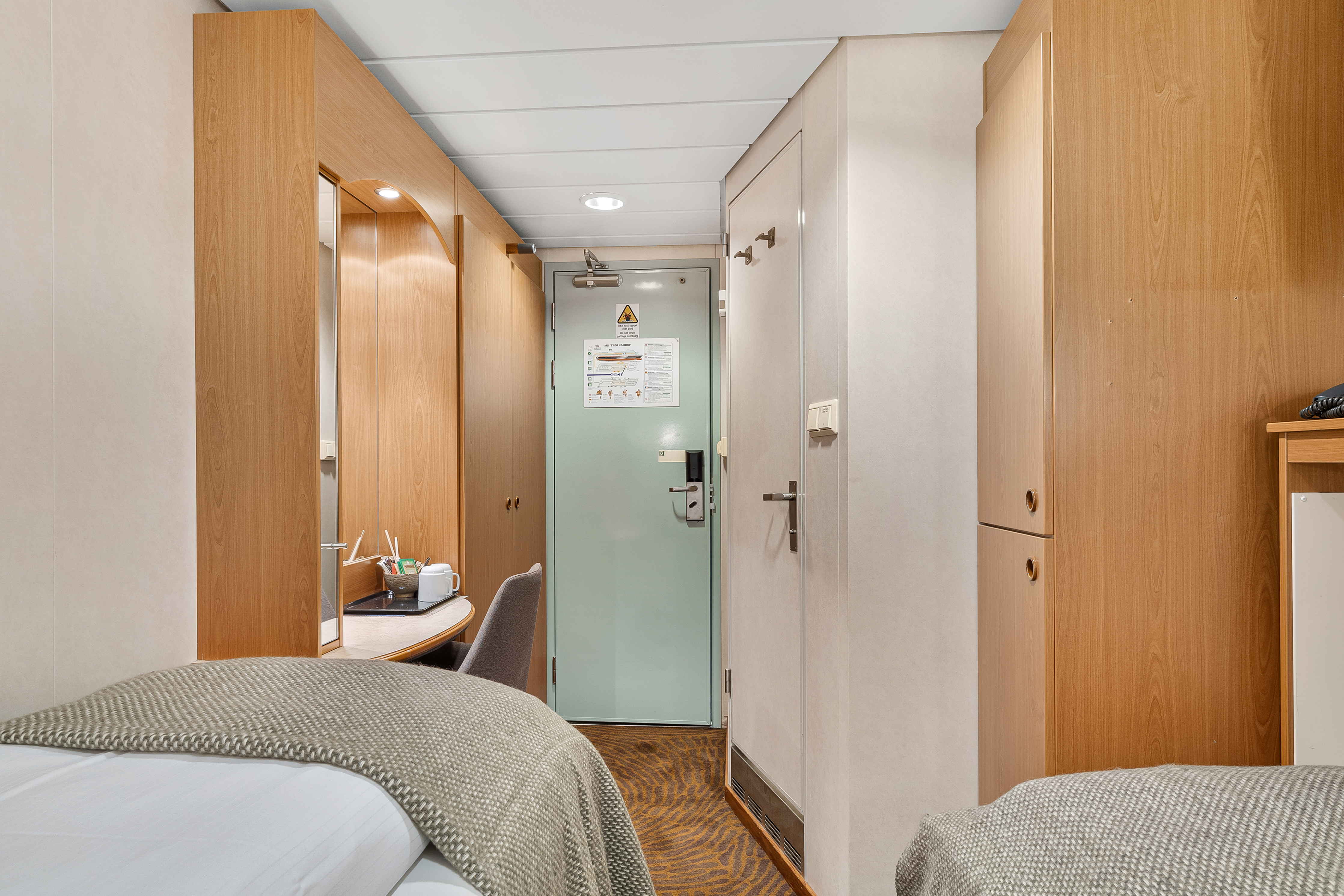 Polar Inside | Twin on middle deck